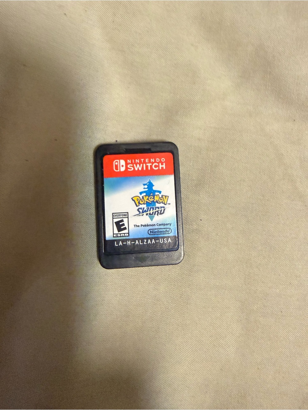 Nintendo Switch Pokรฉmon Sword Cartridge - Black with Red Label
